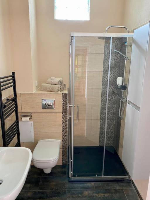2-Zimmer Zentral In Ferdinandshof, Wlan Modern Екстер'єр фото